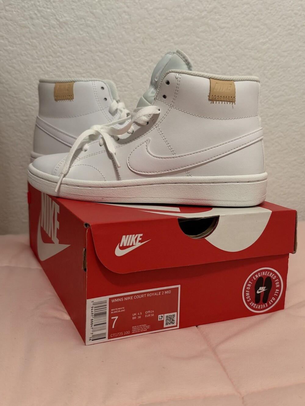 NIKE Womans Court Royale 2 Mid